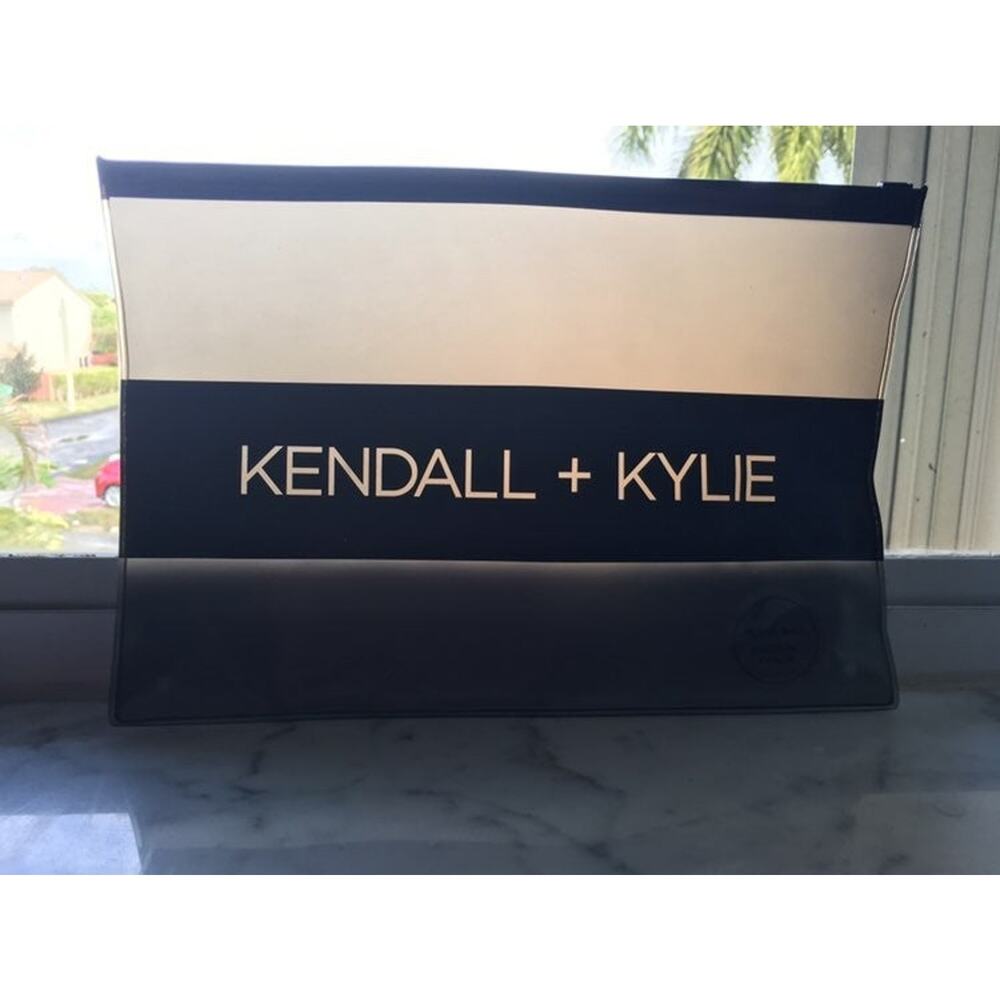 Kendall +‎ kylie Travel Bag